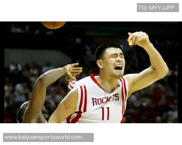 姚明NBA首秀表现平平10分36秒仅得0分2板3犯规令人惋惜